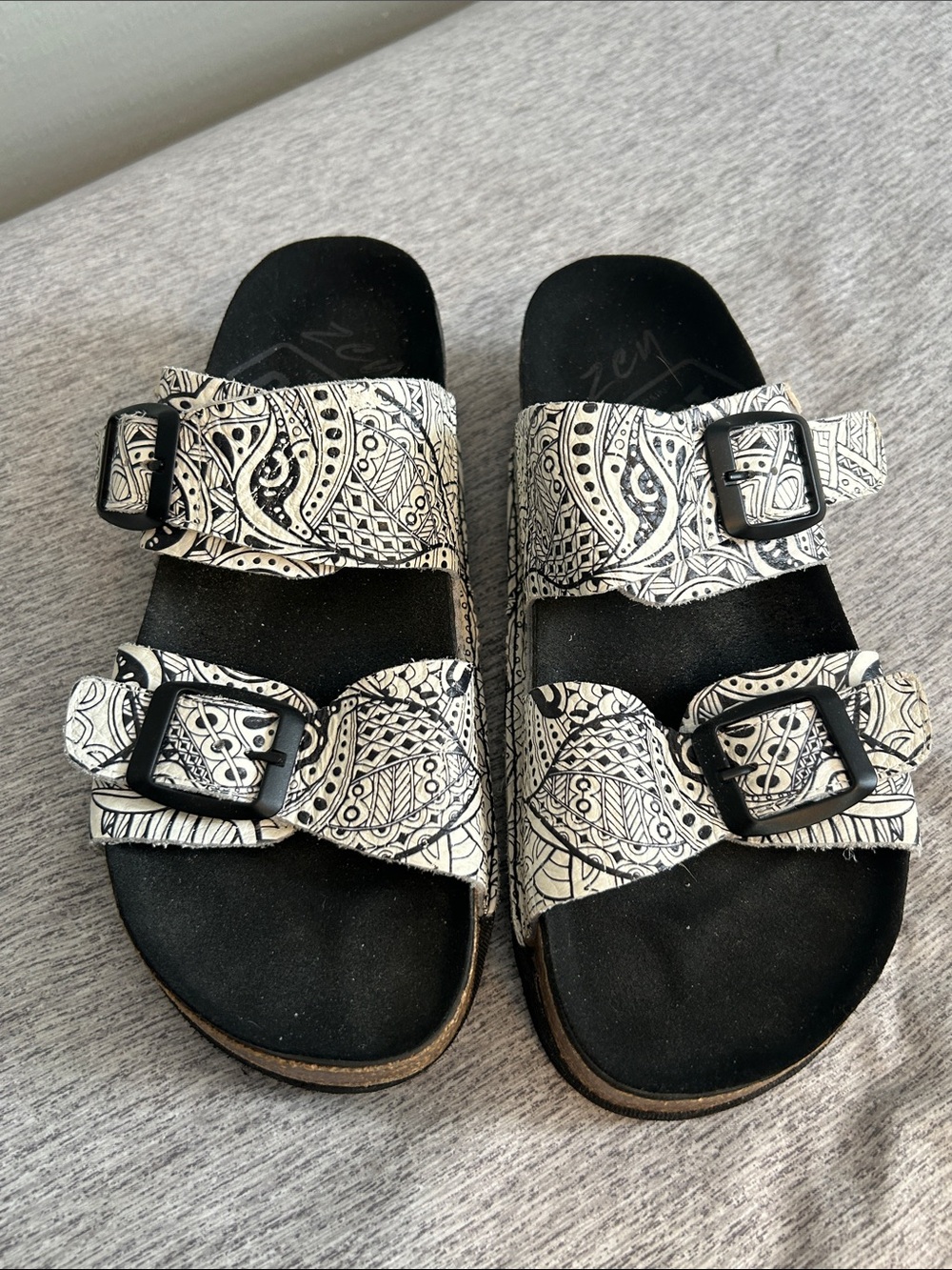 Onfoot Zen 
Black and White Patterned Double-Buckle Women’s Sandals